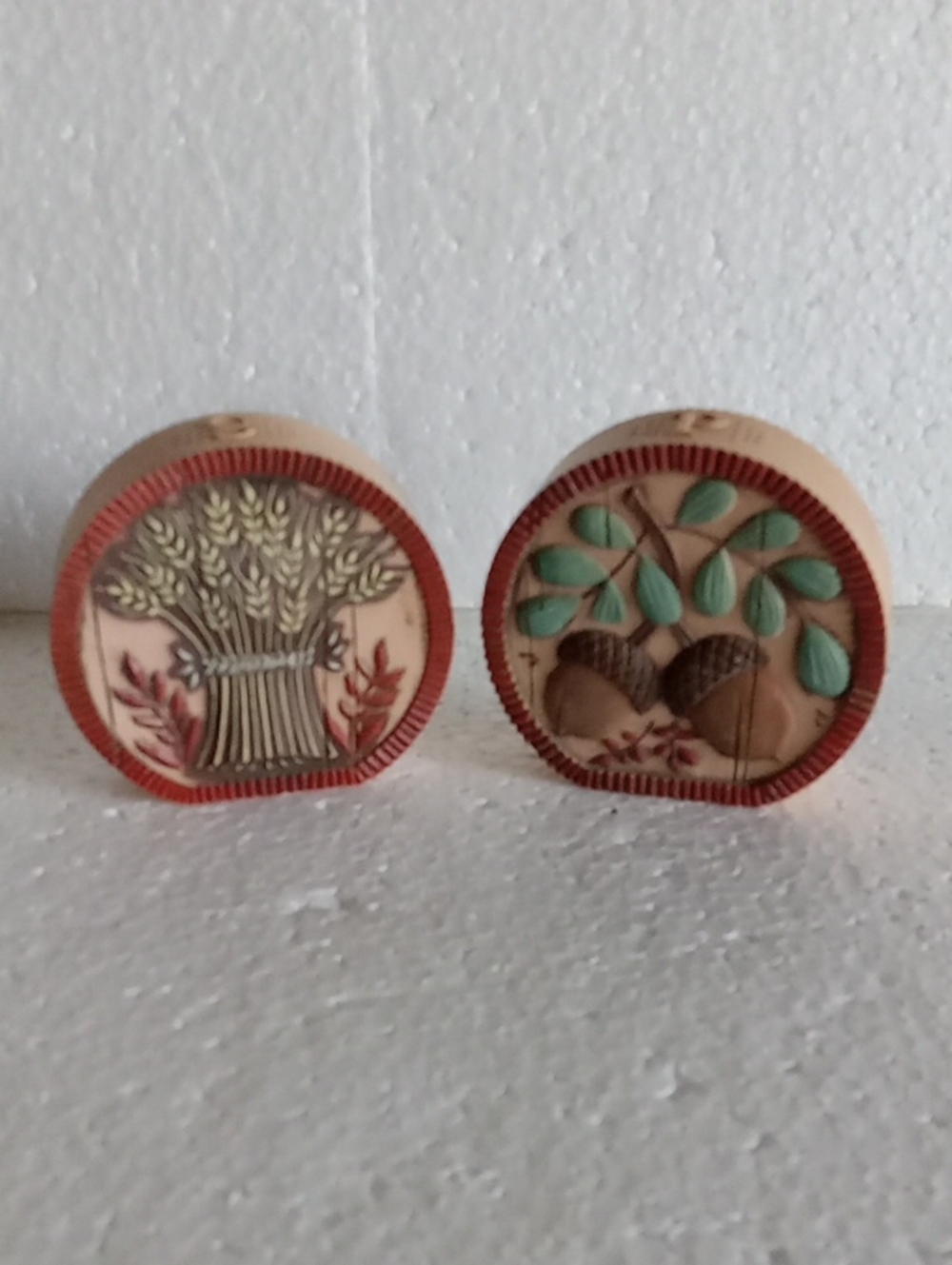Vintage Hallmark Fall Themed Salt And Pepper Shaker Set Feature A Wood Look Desi